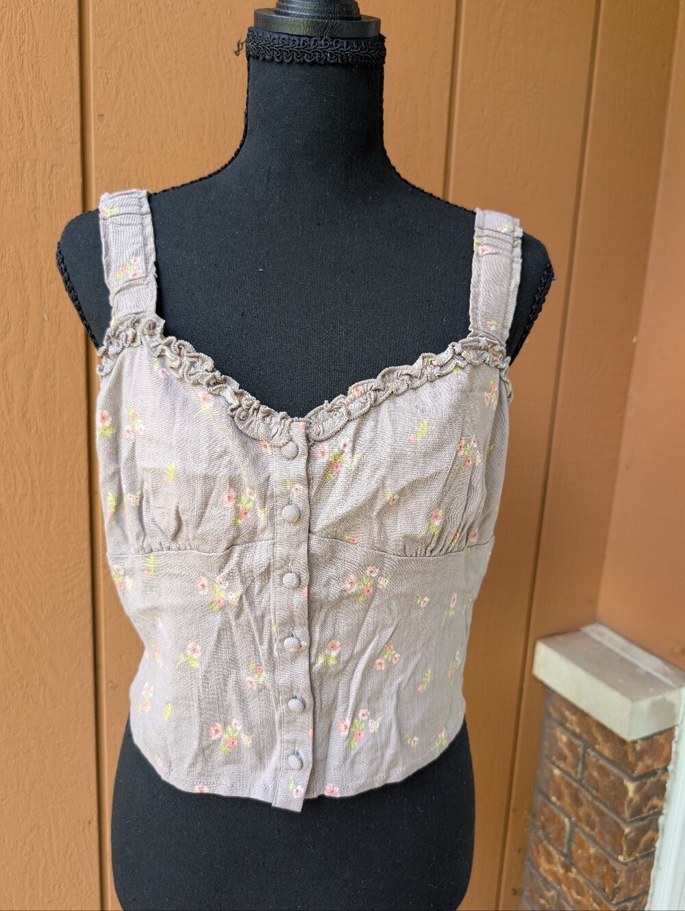 Forever 21 Tan Floral Ruffle Button-Front Crop Tank Top Women's Large